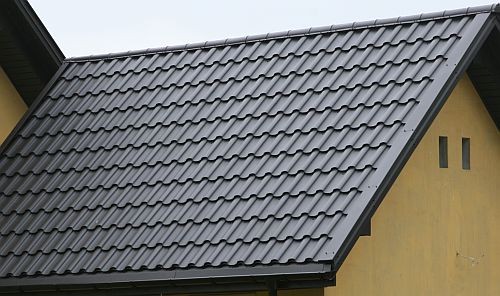 Зачем защищать от молнии крышу из металлочерепицы